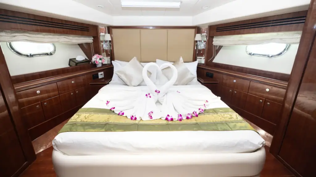เรือมีห้องนอน